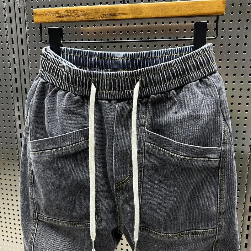 L'alliance entre style denim et confort jogging