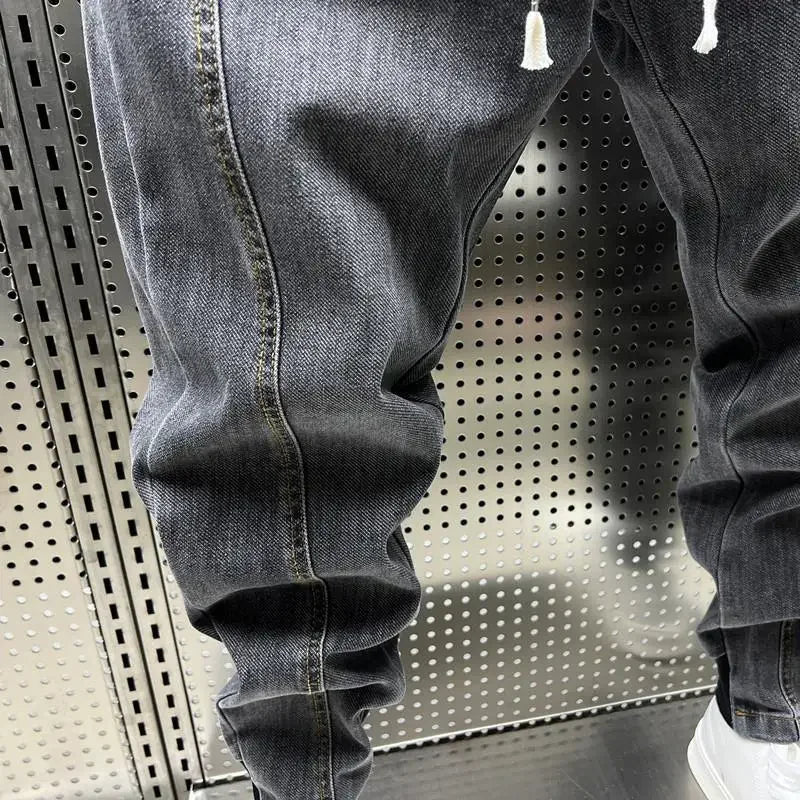 L'alliance entre style denim et confort jogging